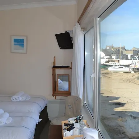 Otel Schooners 2*