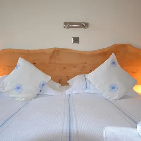 Otel Schooners 2*