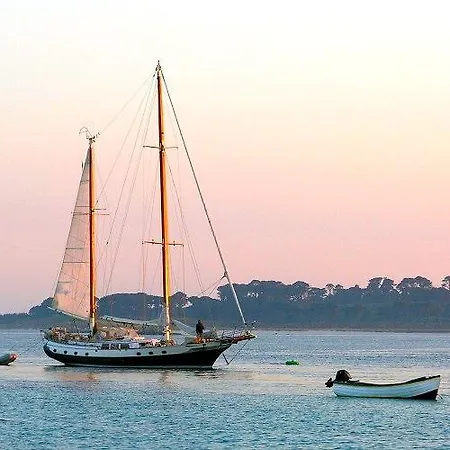 Otel Schooners 2*